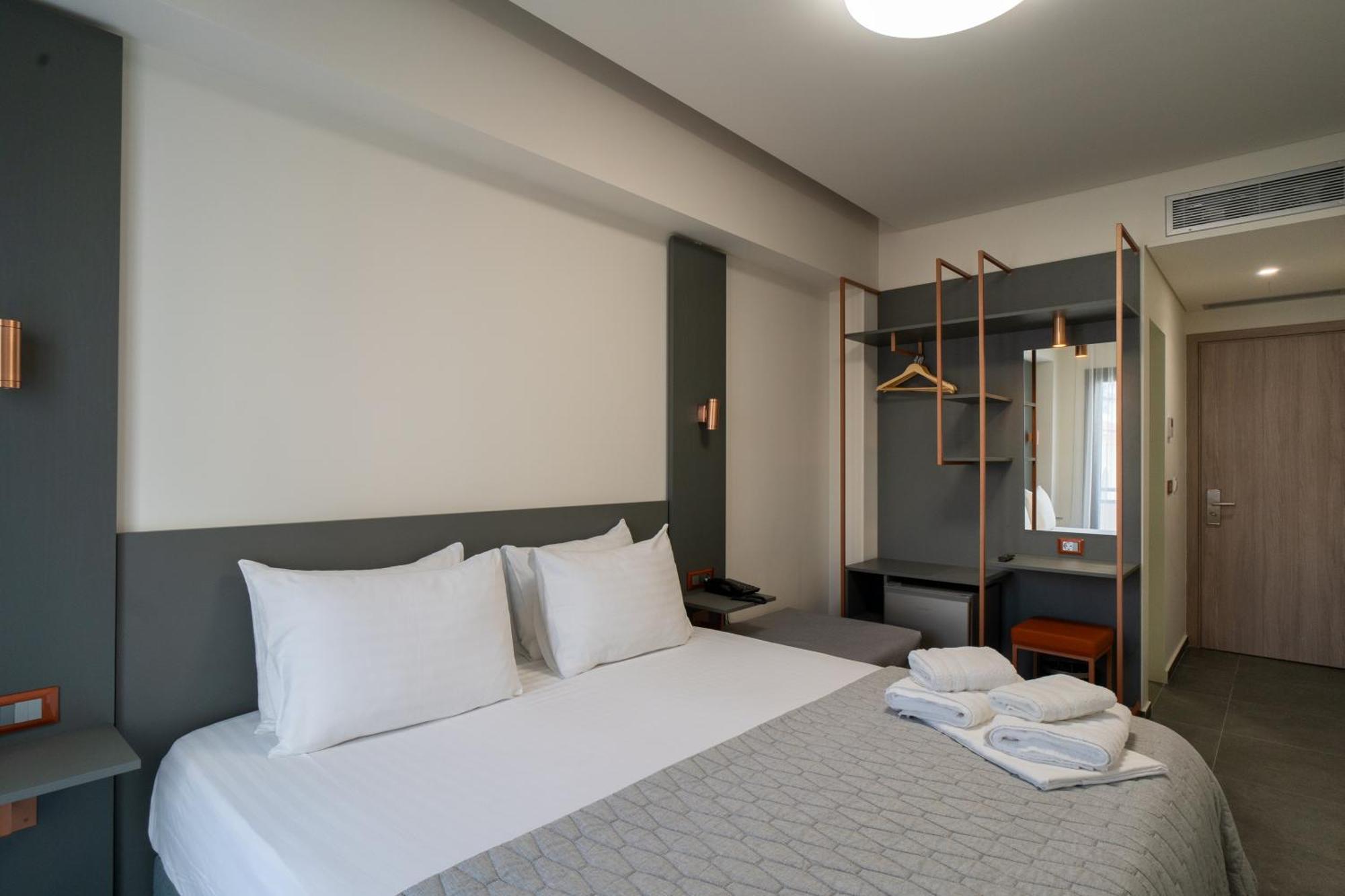Argo Hotel Пірей Екстер'єр фото