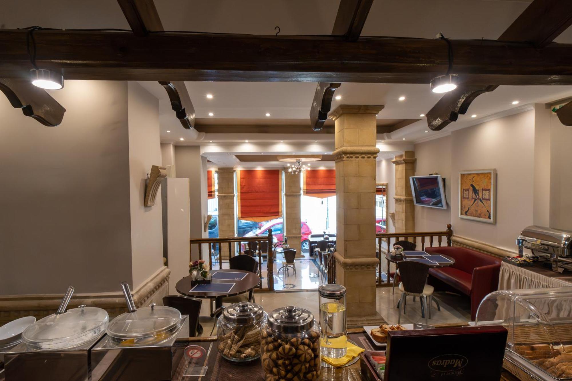 Argo Hotel Пірей Екстер'єр фото